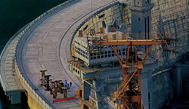 湖北大別山發電廠循環水道伸縮縫堵漏